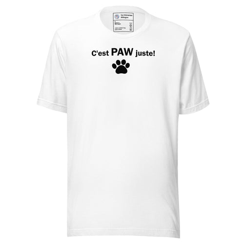 T-shirt adulte unisexe blanc « C’est PAW juste! », vue du vêtement entier de face.